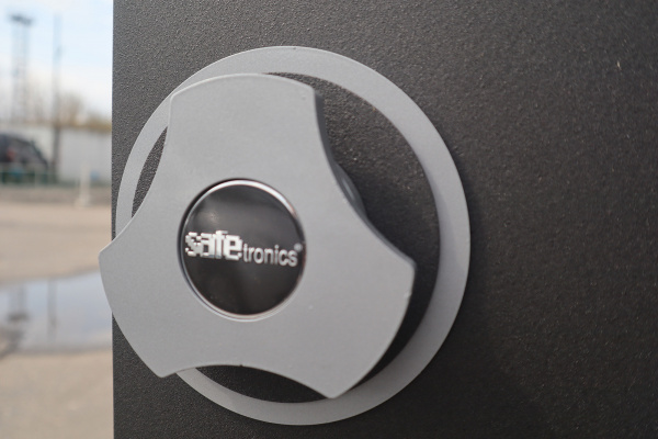Сейф оружейный Safetronics TSS-160EM/20